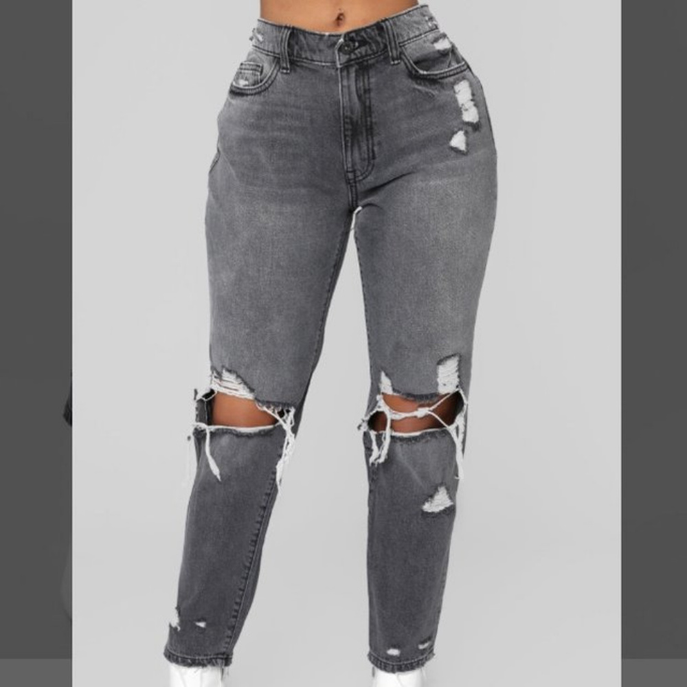 FASHION NOVA RIPPED/DISTRESSED MOM JEANS